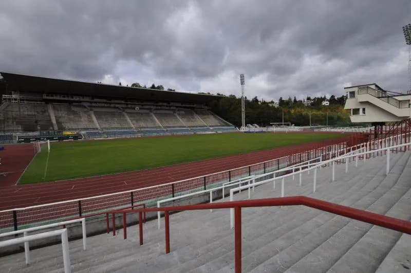 Výměníková stanice na nemrznoucí směs pro vytápění nafukovací haly stadionu Juliska.