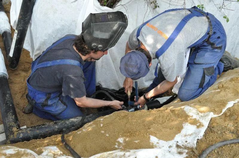 Oprava zemních rozvodů teplé vody a cirkulace, K výzkumným ústavům