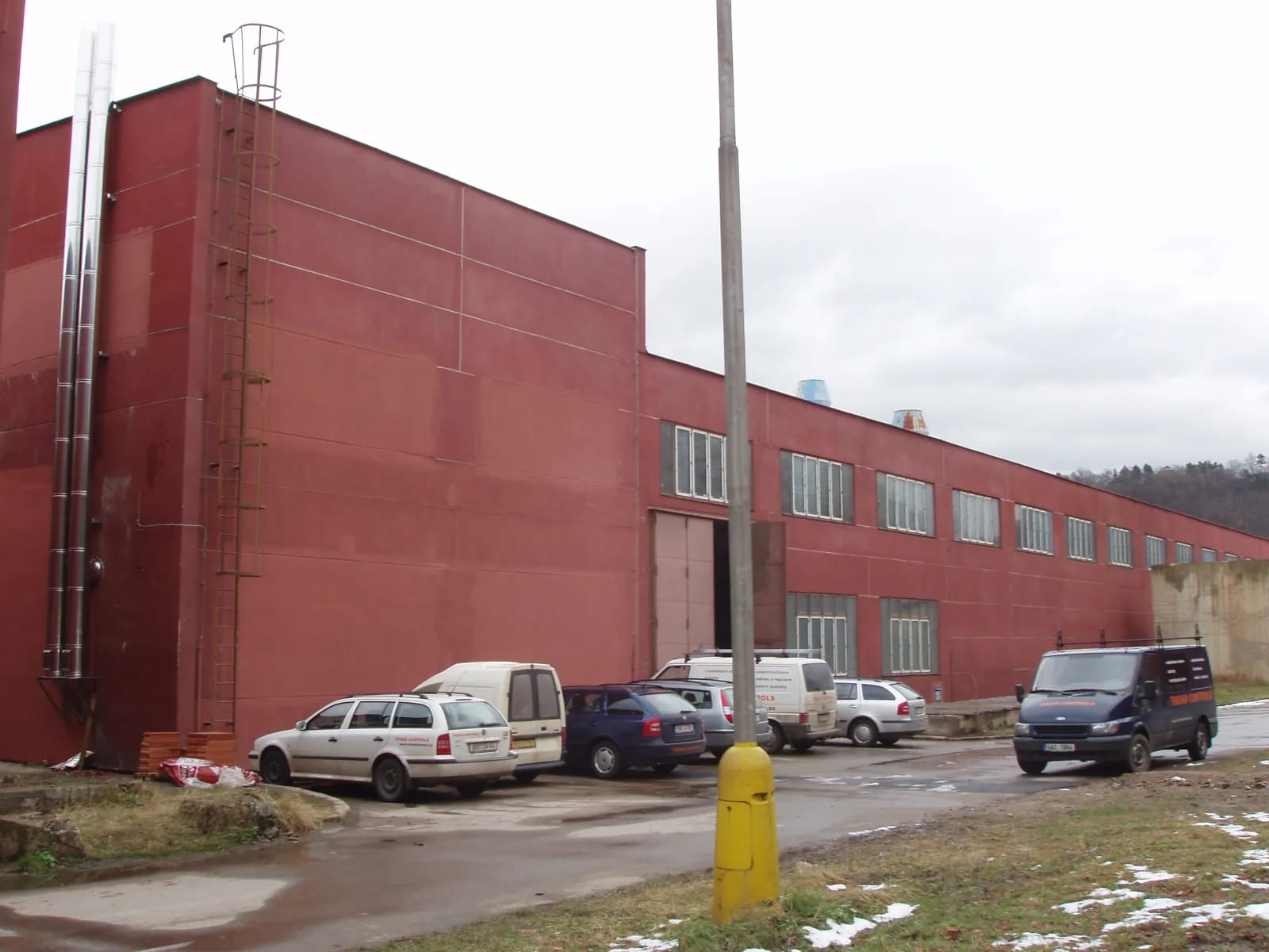 Firma EPOLI - plynová kotelna a vytápění výrobních hal závodu