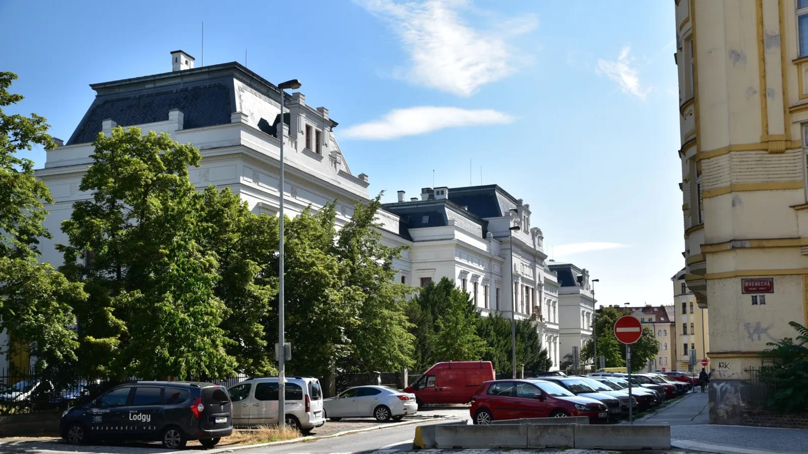 AKADEMIE VÝTVARNÝCH UMĚNÍ, U Akademie 4, Praha 7